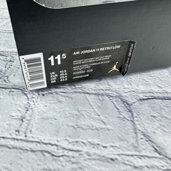 Air Jordan 11 Retro Low Navy Gum Size 11.5 - Picture 12 of 12